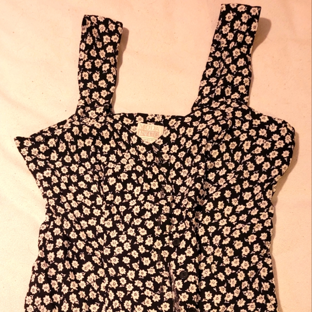Incredible Moda International Vintage Button Down Sweetheart Neck Dress